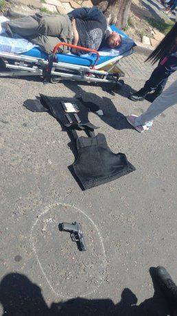 Robo, persecución, tiroteo y detención tras una entradera bancaria