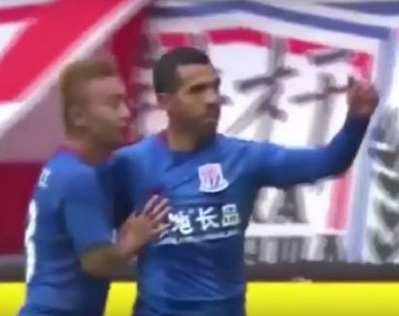 ¿No querés volver? Así jugó Tevez en la goleada de Shanghai Shenhua