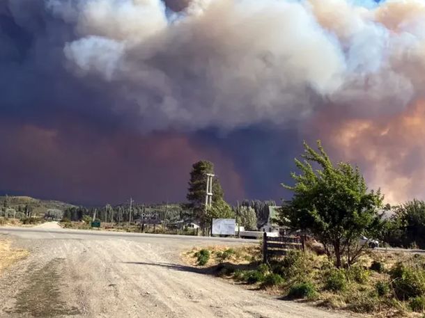 Cholila, en Chubut, está amenazado por los incendios en Los Alerces y Rivadavia. Cholila, en Chubut, está amenazado por los incendios en Los Alerces y Rivadavia.