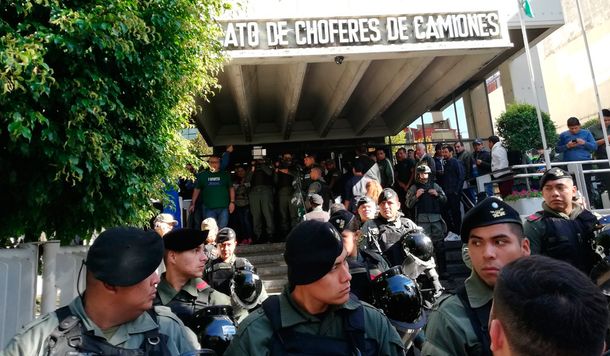 Constitución: Gendarmería allana la sede central del sindicato de Camioneros