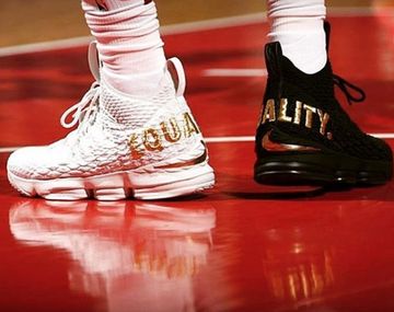 El particular calzado de la estrella de Cleveland