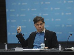 Axel Kicillof criticó a quienes contagiaron a montones de personas tras regresar al país