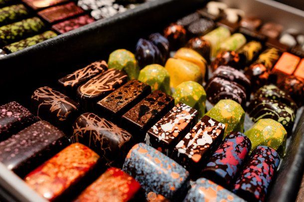 Todo tipo de chocolates.
