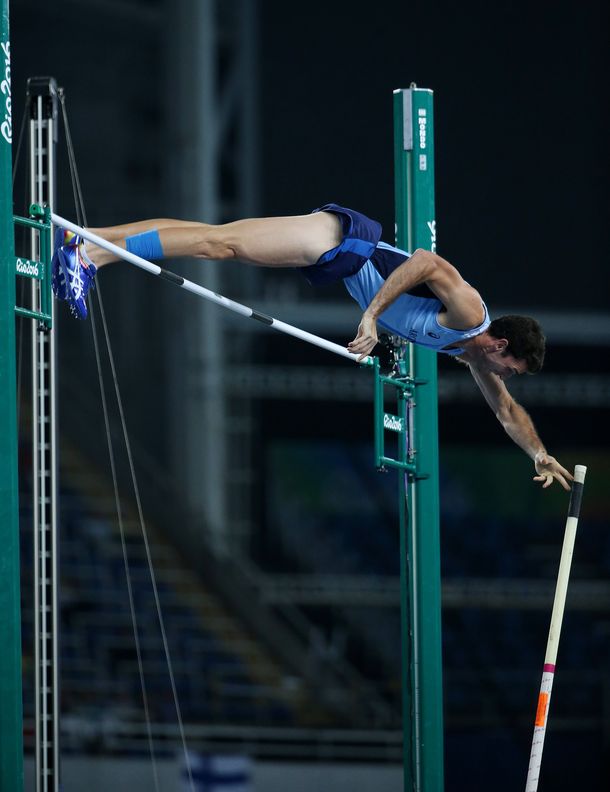 El broche de oro de un sábado histórico: Chiaraviglio finalista en salto con garrocha