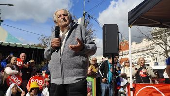 El expresidente José Mujica dio detalles de su tratamiento contra el cáncer durante un a actividad del Frente Amplio en Florida. El expresidente José Mujica dio detalles de su tratamiento contra el cáncer durante un a actividad del Frente Amplio en Florida.