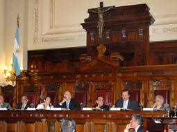 piden a la corte suprema que actue en el conflicto con los fondos buitre piden a la corte suprema que actue en el conflicto con los fondos buitre