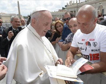 El momento del esperado encuentro del atleta con el Papa
