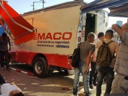 San Miguel: una mujer entregó a la policía $300 mil pesos robados por su marido