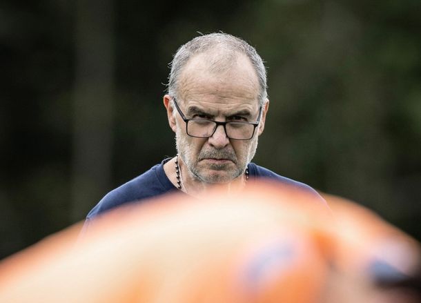 Marcelo Bielsa reveló el polémico pedido que le hicieron los jugadores de Uruguay: Yo accedí