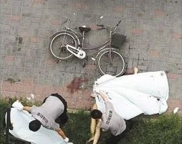 Pareja tenía sexo contra una ventana