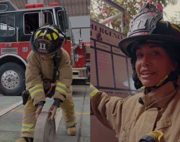 María Becerra, como bombera.