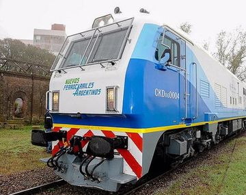 Randazzo recibió la primera formación del tren cero kilómetro en Bahía Blanca