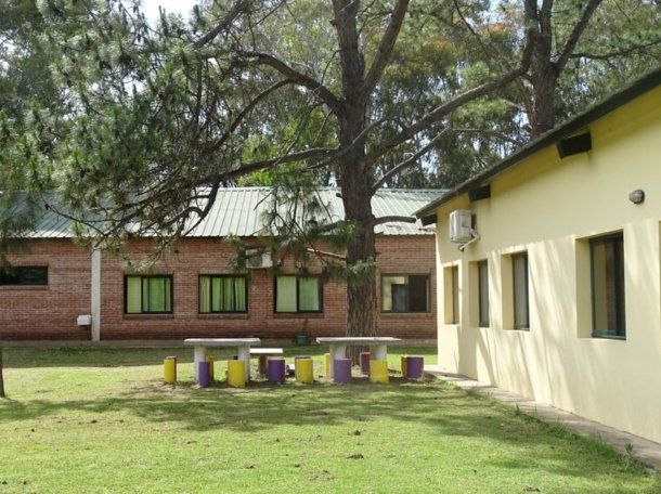 Las penas que podrían enfrentar los alumnos de la Escuela Humanos que realizaron cantos antisemitas