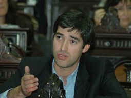 Adrián Pérez confirmó que sólo se convocará a sesiones extraordinarias para tratar la reforma electoral Adrián Pérez confirmó que sólo se convocará a sesiones extraordinarias para tratar la reforma electoral