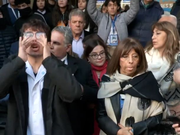 Tucumán: padres y alumnos de una Escuela Normal tildaron a la ministra de Educación de mentirosa