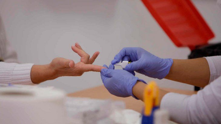 La Provincia prohibió la venta en farmacias de pruebas rápidas para detectar el coronavirus