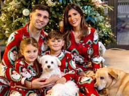 dibu martinez celebro la navidad en inglaterra con un look que llamo la atencion dibu martinez celebro la navidad en inglaterra con un look que llamo la atencion