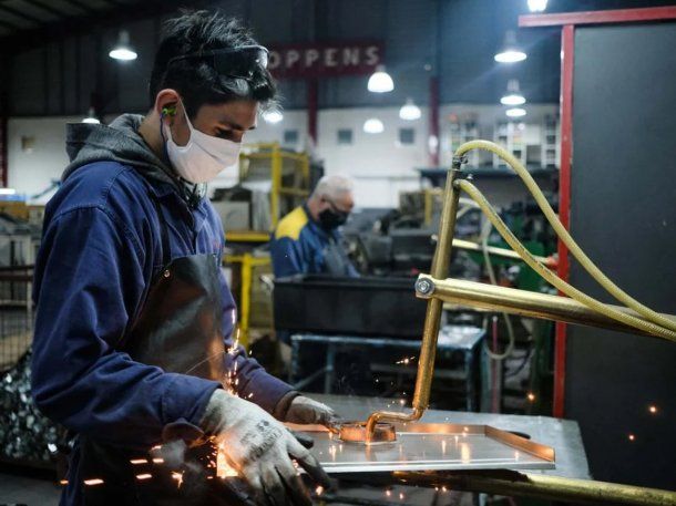 La actividad industrial creció 6,9% en junio, según el INDEC