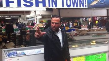 El puede hacer una fortuna con un pescado de una libra El puede hacer una fortuna con un pescado de una libra