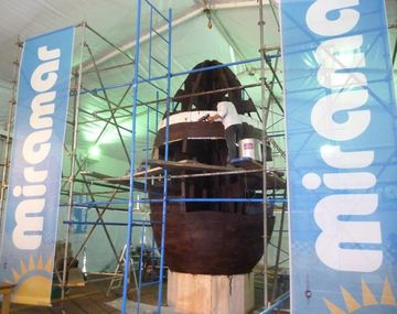 Miramar construye el huevo de Pascua más grande del mundo