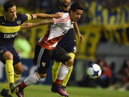 Gago y Driussi disputan la pelota durante el último choque en Mar del Plata Gago y Driussi disputan la pelota durante el último choque en Mar del Plata
