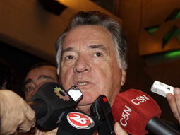 luis barrionuevo anuncio que ira al 8n y dividio a los caceroleros luis barrionuevo anuncio que ira al 8n y dividio a los caceroleros