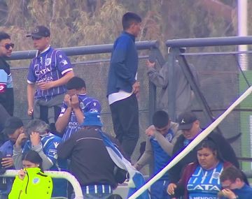 Gases lacrimógenos e incidentes en el arranque de Godoy Cruz vs. Belgrano