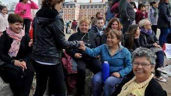Miles de personas realizaron una mateada en la Bristol de Mar del Plata, contra la cheta de Nordelta Miles de personas realizaron una mateada en la Bristol de Mar del Plata, contra la cheta de Nordelta