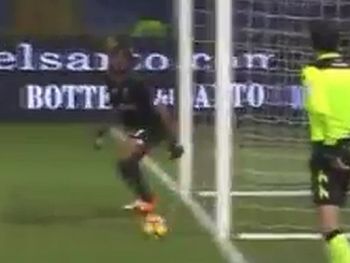 La pelota picó a varios centímetros de la línea