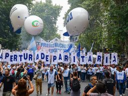 Los gremios piden que el Gobierno convoque a la paritaria nacional docente Los gremios piden que el Gobierno convoque a la paritaria nacional docente