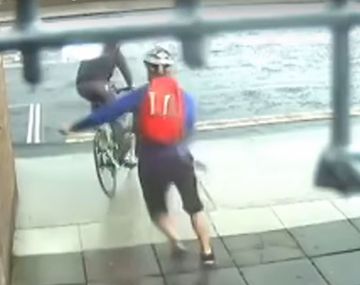 Quisieron robarle la bicicleta, pero atrapó al ladrón