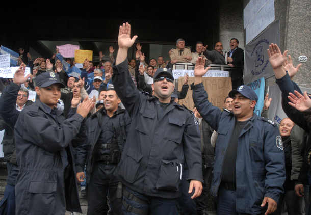 Un grupo de la Policía Bonaerense se sumó a la protesta