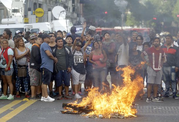 VIDEO: Así comenzaron los incidentes entre la policía y los manteros en Once