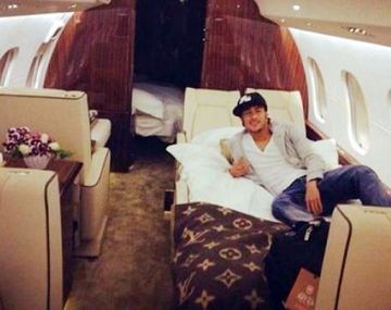 Los lujos de Neymar: alquiló un avión para jugar en el Santos