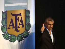 Chiqui Tapia asumió la presidencia de la AFA Chiqui Tapia asumió la presidencia de la AFA