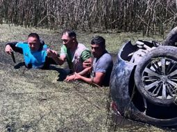 aguas verdes: una persecucion de pelicula termino con un auto volcado y un ladron detenido aguas verdes: una persecucion de pelicula termino con un auto volcado y un ladron detenido