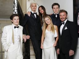 Los Beckham en guerra: cómo fue el inapropiado baile entre Brooklyn y Victoria en su boda con Nicola Peltz Los Beckham en guerra: cómo fue el inapropiado baile entre Brooklyn y Victoria en su boda con Nicola Peltz