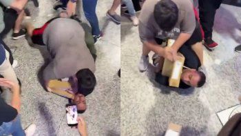 caos en el black friday de ciudad del este: fuerte estampida y golpes por notebooks a 80 dolares caos en el black friday de ciudad del este: fuerte estampida y golpes por notebooks a 80 dolares