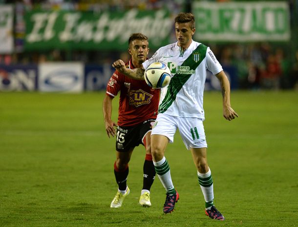Banfield derrotó a Huracán y llegó a su tercer triunfo al hilo