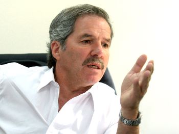 Solá: Me cae como el culo que llamen escribanía al Congreso