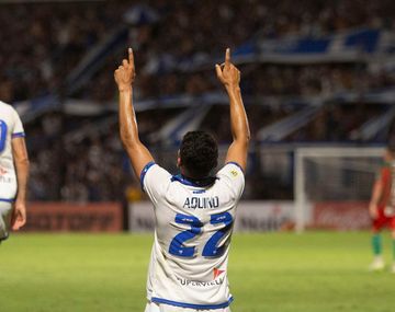 Vélez venció 2-1 a Sportivo Las Parejas del Federal A y avanzó de ronda