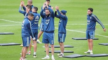 sin messi, la seleccion entreno ante una multitud en san juan sin messi, la seleccion entreno ante una multitud en san juan