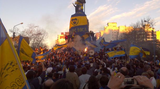 Banderazo por Riquelme en Mar del Plata