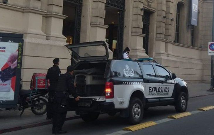 Terror en Córdoba: gran despliegue policial en un shopping por una amenaza de bomba