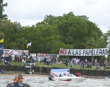Por agua y tierra