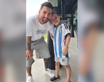 El gesto de Messi con un niño que tiene la misma enfermedad que él padeció