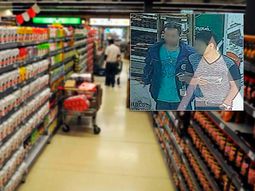 escrachan a dos policias mecheros robando carne en un super escrachan a dos policias mecheros robando carne en un super