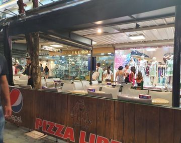 Otra del bar de la picada de $3.450: cuatro sandwiches