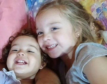 Pilar Hecker y su hermanita Delfina.