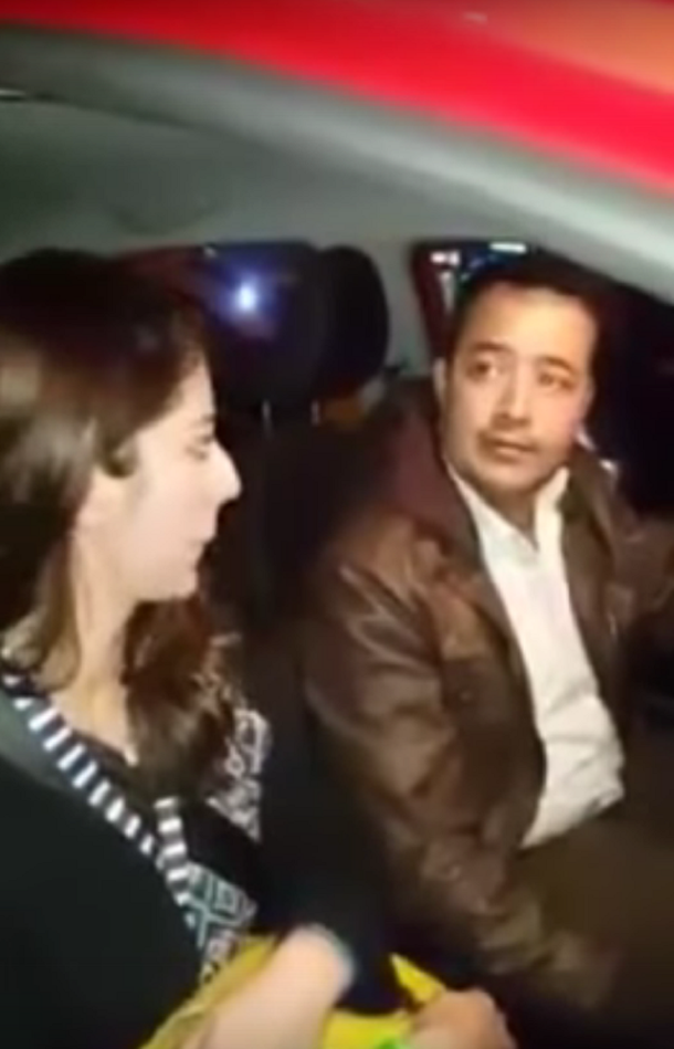 Taxistas agreden al conductor de UberX en Colombia